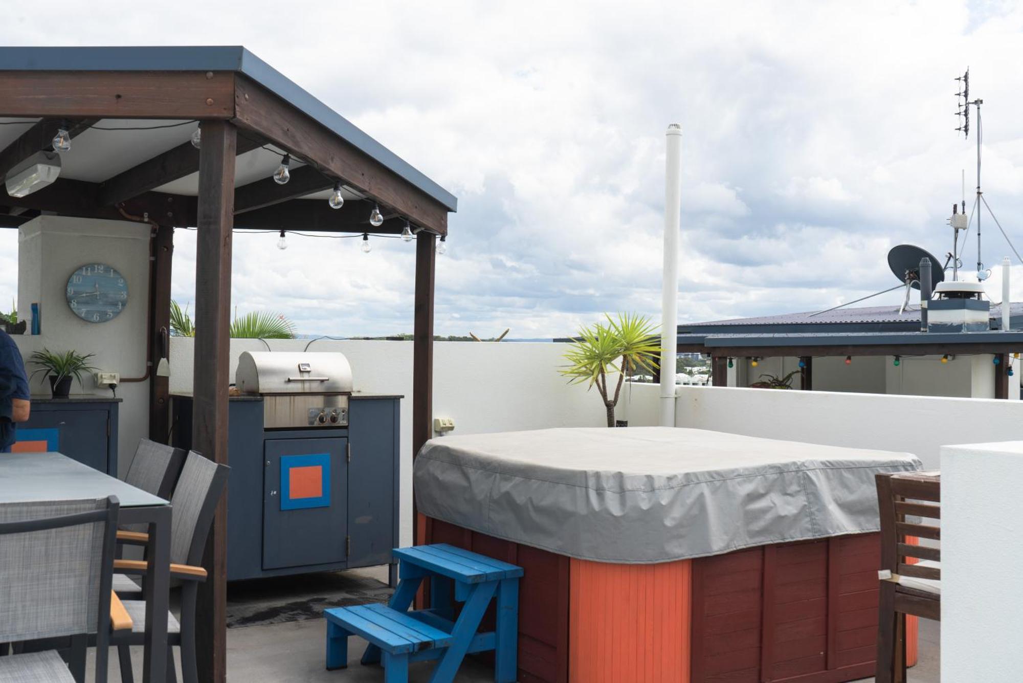 Ocean Vista On Alex Aparthotel Alexandra Headland Exterior photo